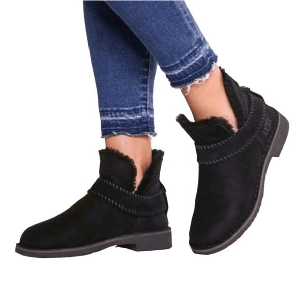 UGG Womens McKay Black Sheepskin Winter Ankle Boots Water Repellent size 7.5 - Picture 1 of 16